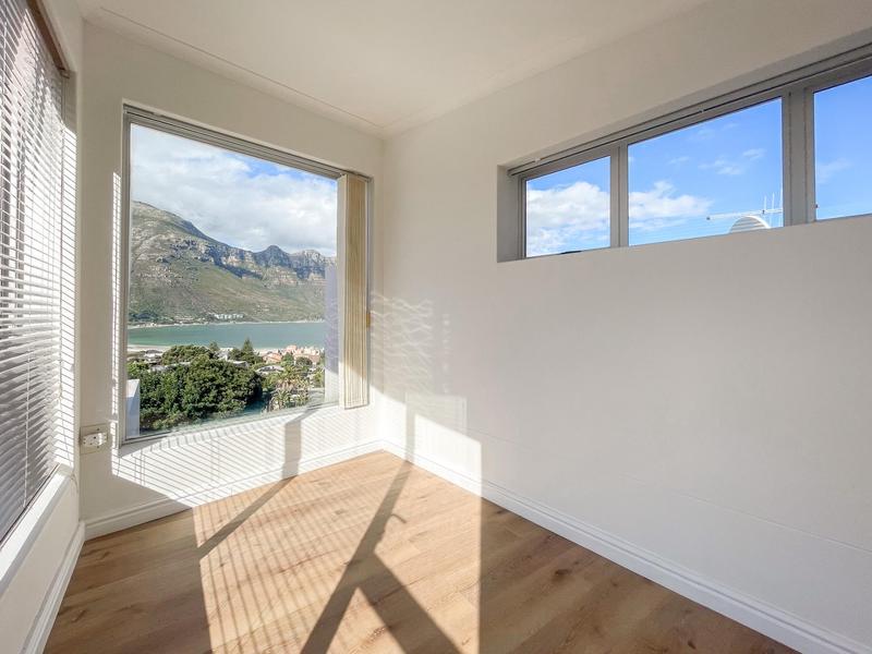 To Let 4 Bedroom Property for Rent in Hout Bay Western Cape